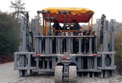 多錘頭水泥路面破碎機(jī)全國(guó)租賃承接全國(guó)路面翻新破碎